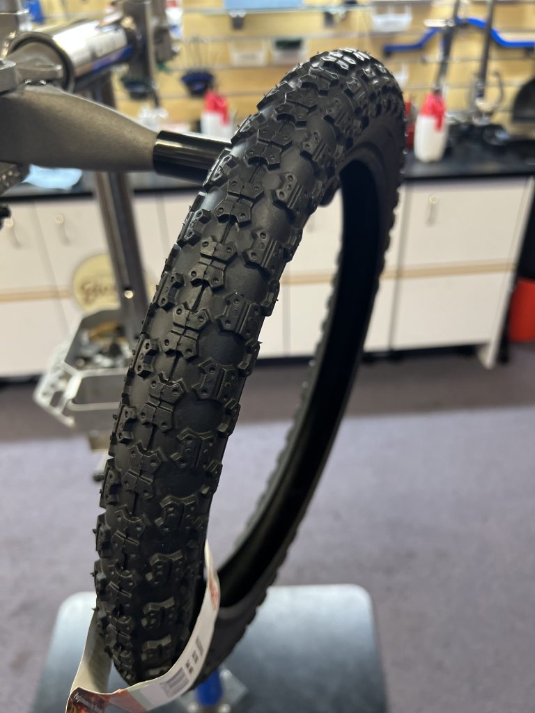 01-11S MTB Tyre 16 x 2.1 Black