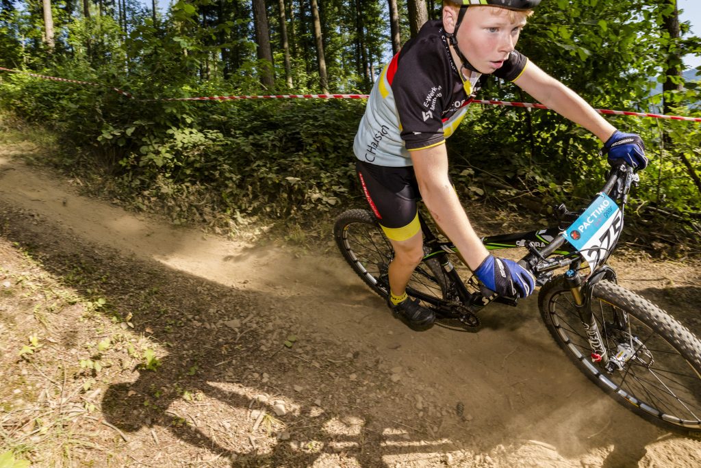 kids racing Mountainbike
kids racing MTB
race bike MTB